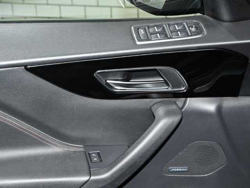 Jaguar F-Pace 20d AWD Aut. Prestige | TFT Display | AHK